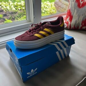 Women’s Adidas Gazelle Bold size 9